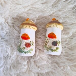 Sears Mushroom Design Salt and Pepper Shakers - White and Brown